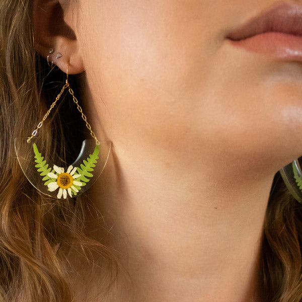 Daisy Wreath Arch Earring - Gold Plated