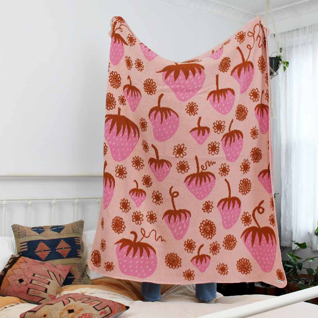 Strawberry Field in Sorbet Knit Blanket